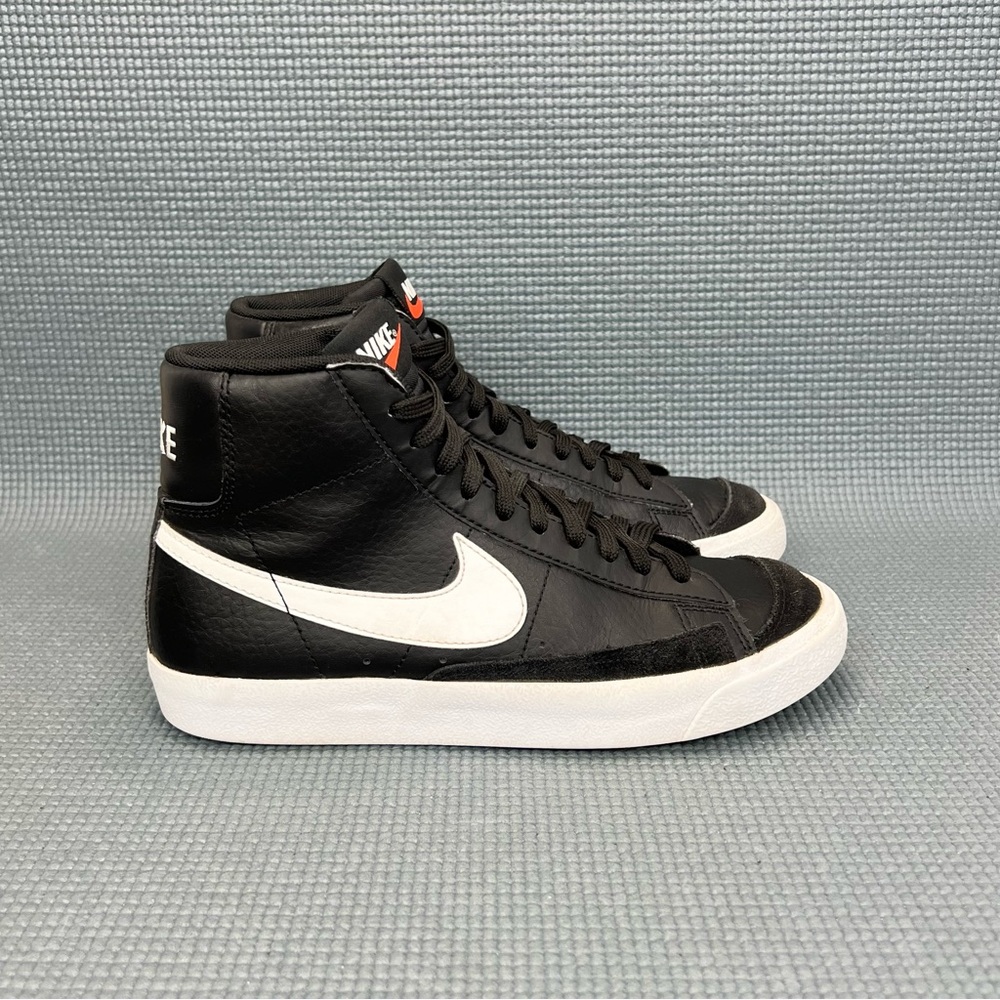 Nike Blazer Mid 77 Leather Womens High Top Sneakers Size 7 5.5Y DA4086-002